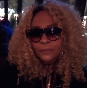 Meet your Posher, Hendrilita